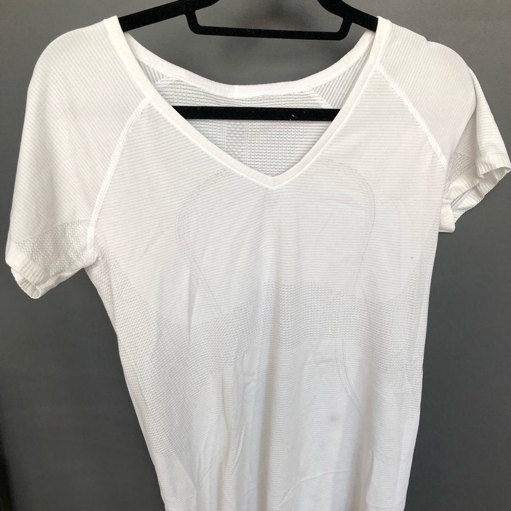Lululemon white fun swiftly short sleeve tee